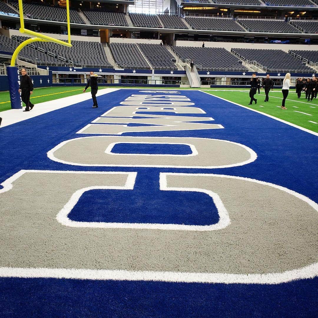 アイクベーハーさんのインスタグラム写真 - (アイクベーハーInstagram)「Fitting @yolo_smith9 in #IkeBehar #Cowboys #DallasCowboys」3月17日 1時42分 - ikebehar
