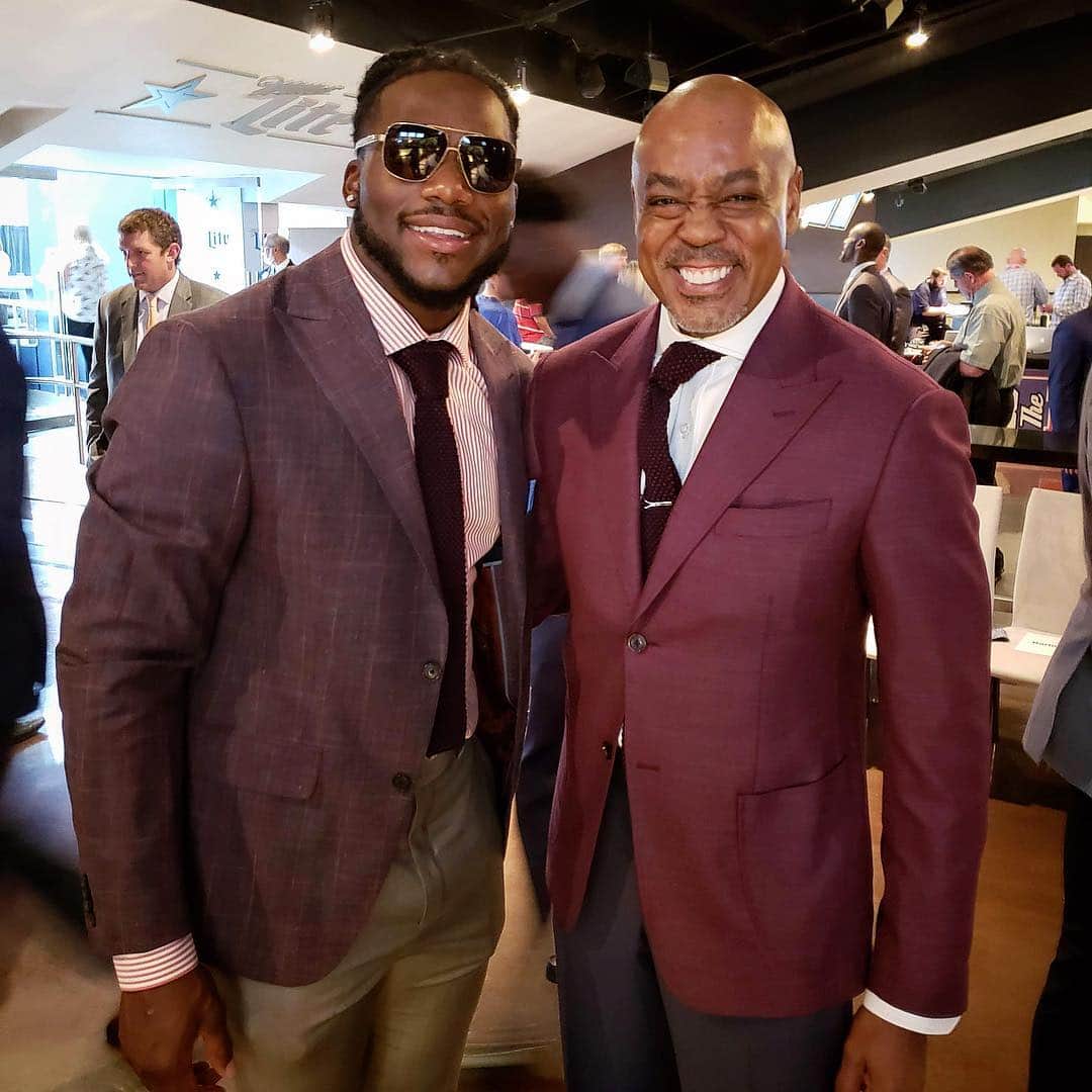 アイクベーハーさんのインスタグラム写真 - (アイクベーハーInstagram)「Fitting @yolo_smith9 in #IkeBehar #Cowboys #DallasCowboys」3月17日 1時42分 - ikebehar
