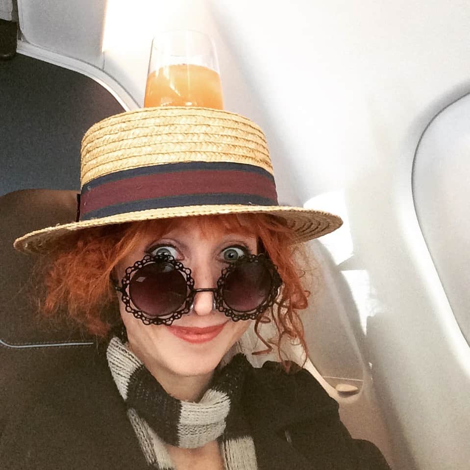 ボニー・モーガンのインスタグラム：「Off on another fine adventure! When production calls and asks if you can fly out to Honolulu TOMORROW I say ALOHA!! #mahalo #adventuresofbendybonnie #hawaiibound #allworkallplay  #wellbalanced #shenanigans  #blessed #aloha #bendybonnie」