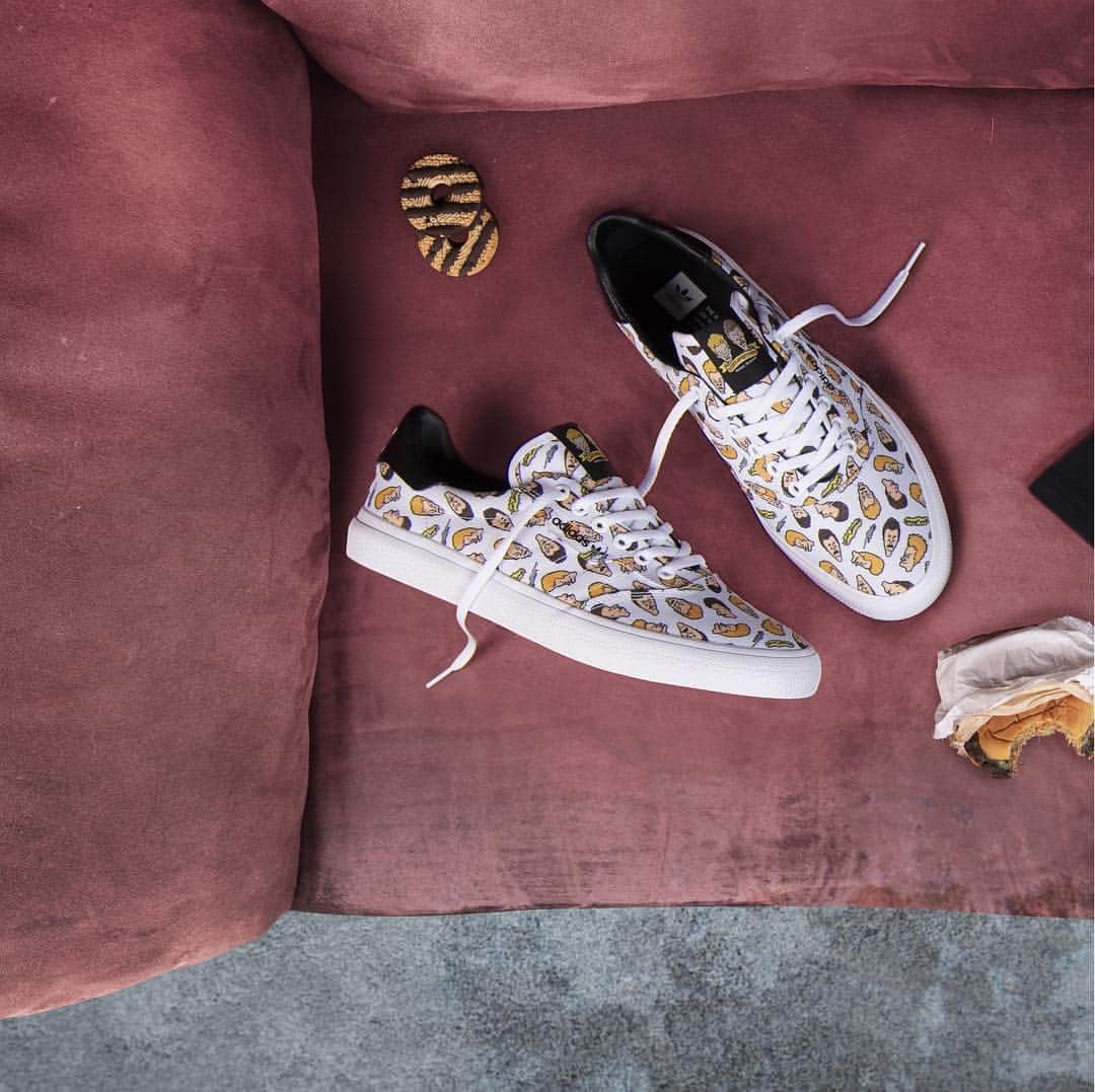 adidas Skateboardingのインスタグラム：「Dig in those couch cushions for loose change. The adidas Skateboarding x Beavis & Butt-Head Couch Time collection is available in stores & online at adidas.com/skateboarding  #adidasSkateboarding X #BeavisandButtHead」