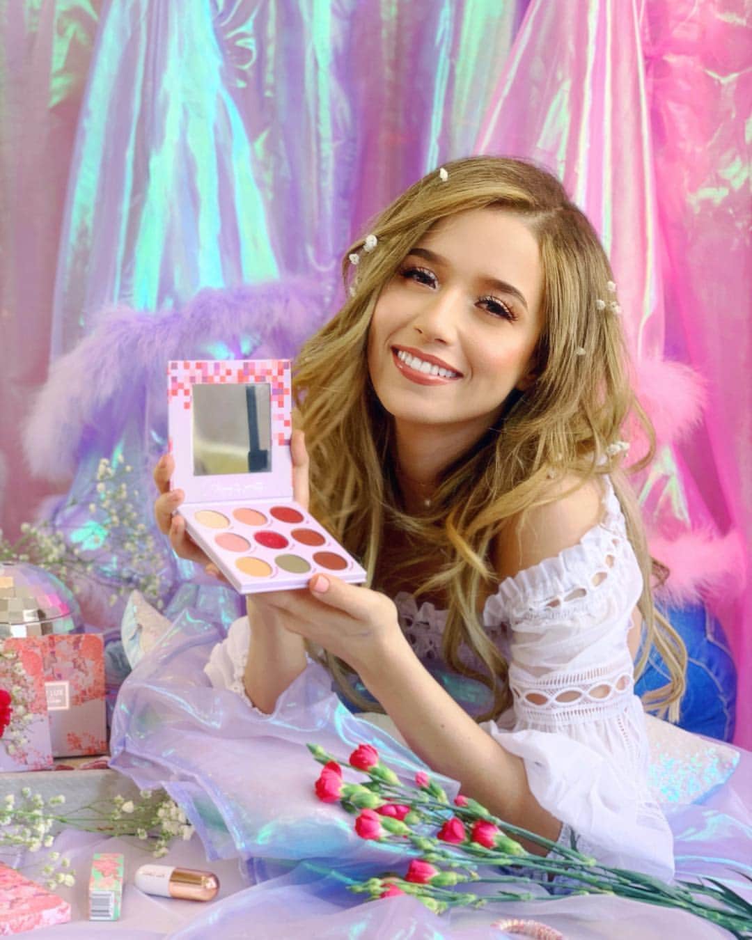 Pokimaneさんのインスタグラム写真 - (PokimaneInstagram)「can’t believe this is real life.. but I’m happy to finally announce my makeup collaboration 😭💜 ⁣ ⁣ The Poki Palette & lip balm have been OVER A YEAR in the making, so I hope y’all love & enjoy them ☺️ aaaaah⁣ ⁣ check ‘em out at pokibeauty.com 💝  big shoutout to @winky_lux for the collaboration ✨」3月17日 2時04分 - pokimanelol