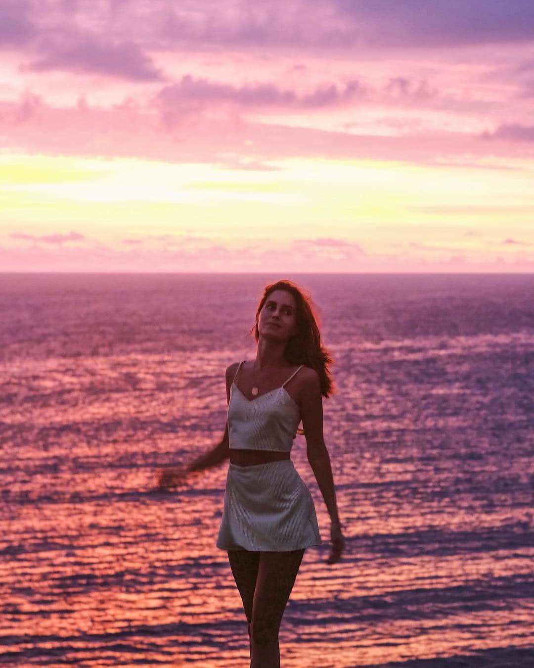 ガラ・ゴンザレスさんのインスタグラム写真 - (ガラ・ゴンザレスInstagram)「This is where you’d most likely would have found me a day like today. However, this year it’s probably going to be one of the most important ones as in a few days I’ll be sharing with you my most exciting venture so far. In the meantime my workaholic self and I decided to have a quiet birthday ( for a change !) because life should be celebrated everyday and not just today. Age is just a number ⚡️ . . Tal día como hoy debería estar desconectando en mi lugar favorito, donde todas las preocupaciones desaparecen. Sin embargo, este año he preferido posponer las celebraciones ya que en unos días podré realmente celebrar el proyecto que más ocupada me ha tenido y que más ilusión me hace.  La edad no deja de ser únicamente una cifra mental, el resto son simplemente, números. ♓️」3月17日 2時05分 - galagonzalez