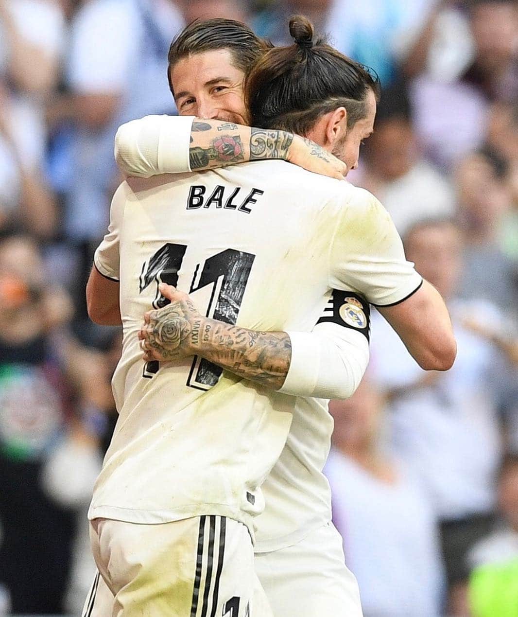 LFPさんのインスタグラム写真 - (LFPInstagram)「MOOD: 💜 Happiness 💜 • #LaLiga #LaLigaSantander #RealMadrid #Bale #Ramos #Football #Goals」3月17日 2時07分 - laliga