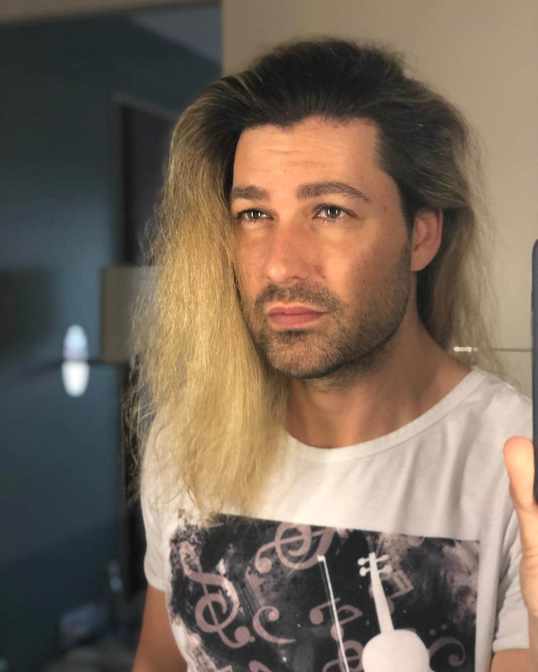 デイヴィッド・ギャレットさんのインスタグラム写真 - (デイヴィッド・ギャレットInstagram)「Cleaned up for tonight’s show :-) #davidgarrett #tv #live」3月17日 2時07分 - davidgarrettinsta