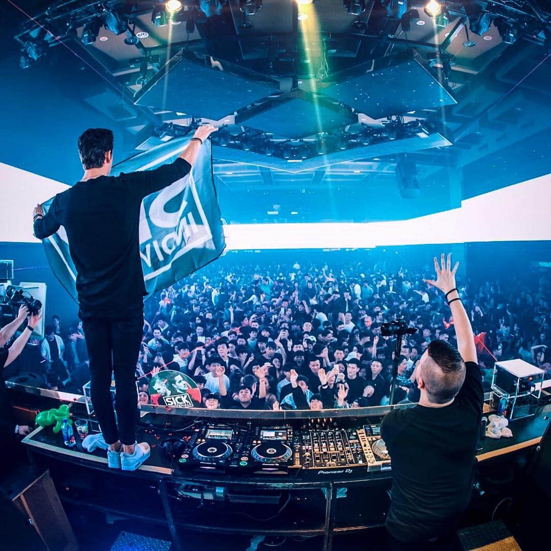 SICK INDIVIDUALSさんのインスタグラム写真 - (SICK INDIVIDUALSInstagram)「Who is down to party this weekend? 🔥 #sickparty #sickindividuals #sickontour」3月17日 2時10分 - sickindividuals