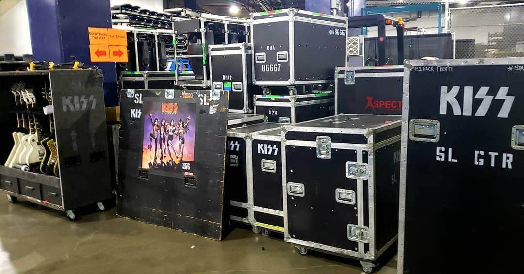 KISSさんのインスタグラム写真 - (KISSInstagram)「Backstage in #Columbus, Ohio. #EndOfTheRoad」3月17日 2時10分 - kissonline