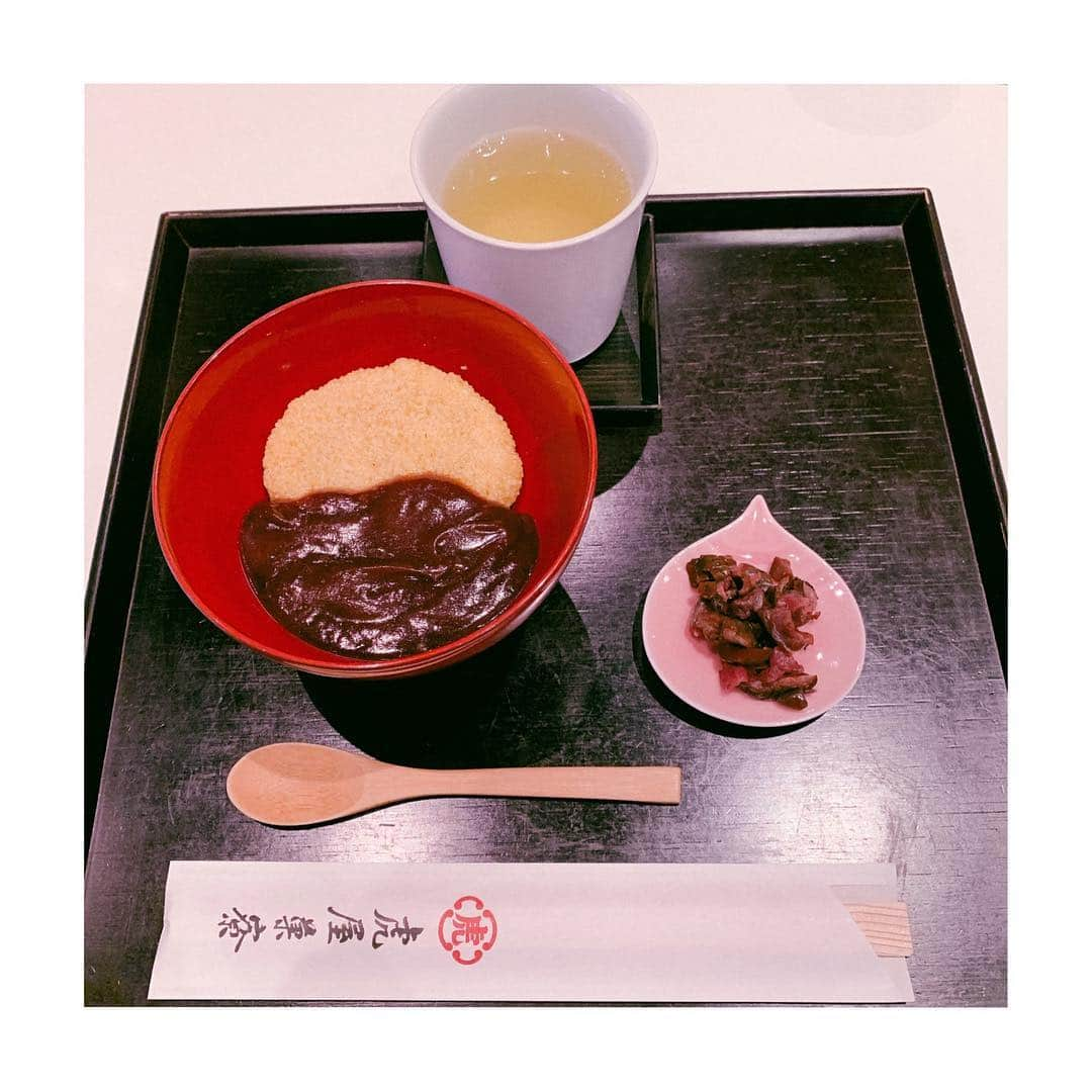 平野綾さんのインスタグラム写真 - (平野綾Instagram)「とらやの粟ぜんざい🌸 今シーズン、あと何回食べられるか……‼︎ あー、カナダとハワイのライブまでに痩せなきゃいけないのに💦 倍筋トレしよっ(*⁰▿⁰*)‼︎✨ ✴︎ ✴︎ ✴︎ #とらや #toraya #虎屋菓寮  #粟ぜんざい #粟  #平野綾 #ayahirano」3月17日 2時20分 - a_ya.hirano