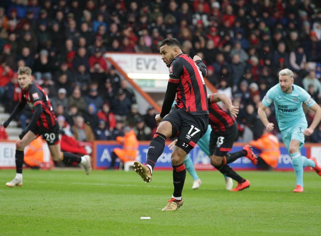 AFCボーンマスさんのインスタグラム写真 - (AFCボーンマスInstagram)「The points are shared at Vitality Stadium, as we draw 2-2 with Newcastle 🏟 #afcb 🍒」3月17日 2時16分 - afcb