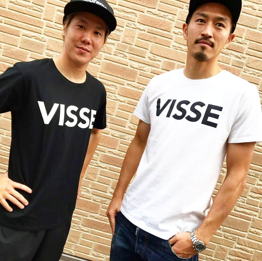 渡部博文さんのインスタグラム写真 - (渡部博文Instagram)「VISSEL&GO.から新作。 昨年からグッズの雰囲気が変わり、シンプルでより格好良くなってます。 他の商品も神戸らしいオシャレなデザインに。 明日は連戦最後のゲーム、全員で勝利を掴んで最高の一日にしよう！ . #visselandgo #ヴィッセルアンドゴー」3月16日 17時37分 - hirofumi0707