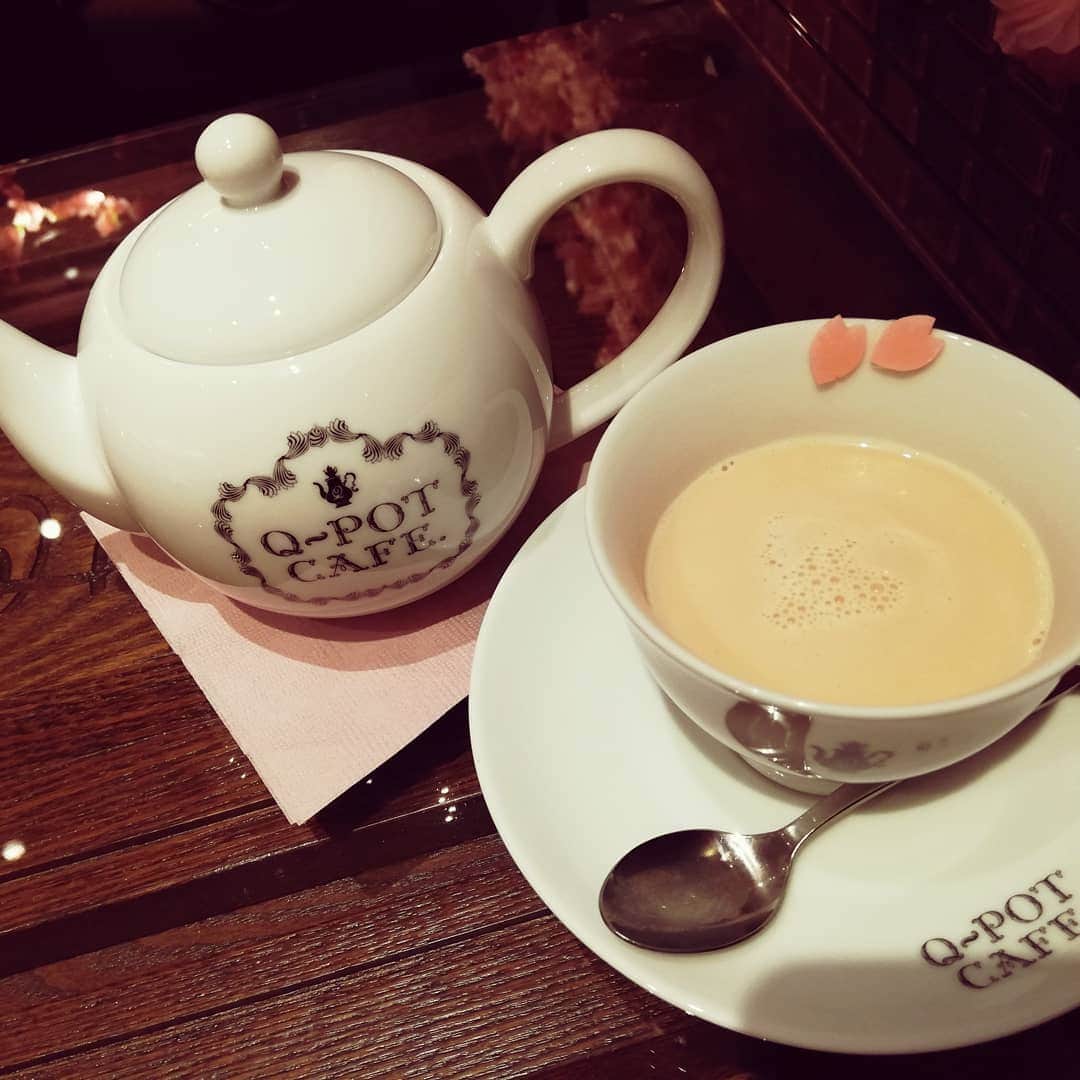 野川さくらさんのインスタグラム写真 - (野川さくらInstagram)「2019.3 #春のお誕生日会♡ #お誕生日の近い仲良し３人で♪ #キューポットカフェ #サクラアフターヌーンティー #ふしだりほ　ちゃん #マネージャーのゆんなちゃん #お誕生日おめでとう！ #桜 #さくにゃん平成最後の17歳 #にゃんスタグラム #わたしもさくら2019 #わたしもさくら #野川さくら #さくにゃん #野川さくらのチョコレートたいむ第24回目」3月16日 17時47分 - sakura_nogawa