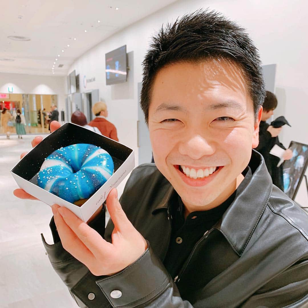 上坂嵩さんのインスタグラム写真 - (上坂嵩Instagram)「なんとも映えなドーナツ！！🍩💫 #プラネタリアTOKYO に行ってきました！最新技術を駆使した新しいタイプのプラネタリウム🌟  今回は #ドリカム の楽曲とコラボした #時を刻むこの星空 を鑑賞。楽曲が持つ説得力というかパワーはすごい！ そして #中村倫也 さんのナレーションがとにかく色っぽくて素敵でした☺️！ #ミュージカル の演出を取り入れたライブ型のプラネタリウムもあるそう！次はそちらを観てみたいです^^ #PlanetariaTokyo #プラネタリウム #コニカミノルタ #galaxydonuts #宇宙 #dreamscometrue #中村倫也 さん #メーテレ #アナウンサー #上坂嵩」3月16日 17時49分 - takashi_uesaka_nbn