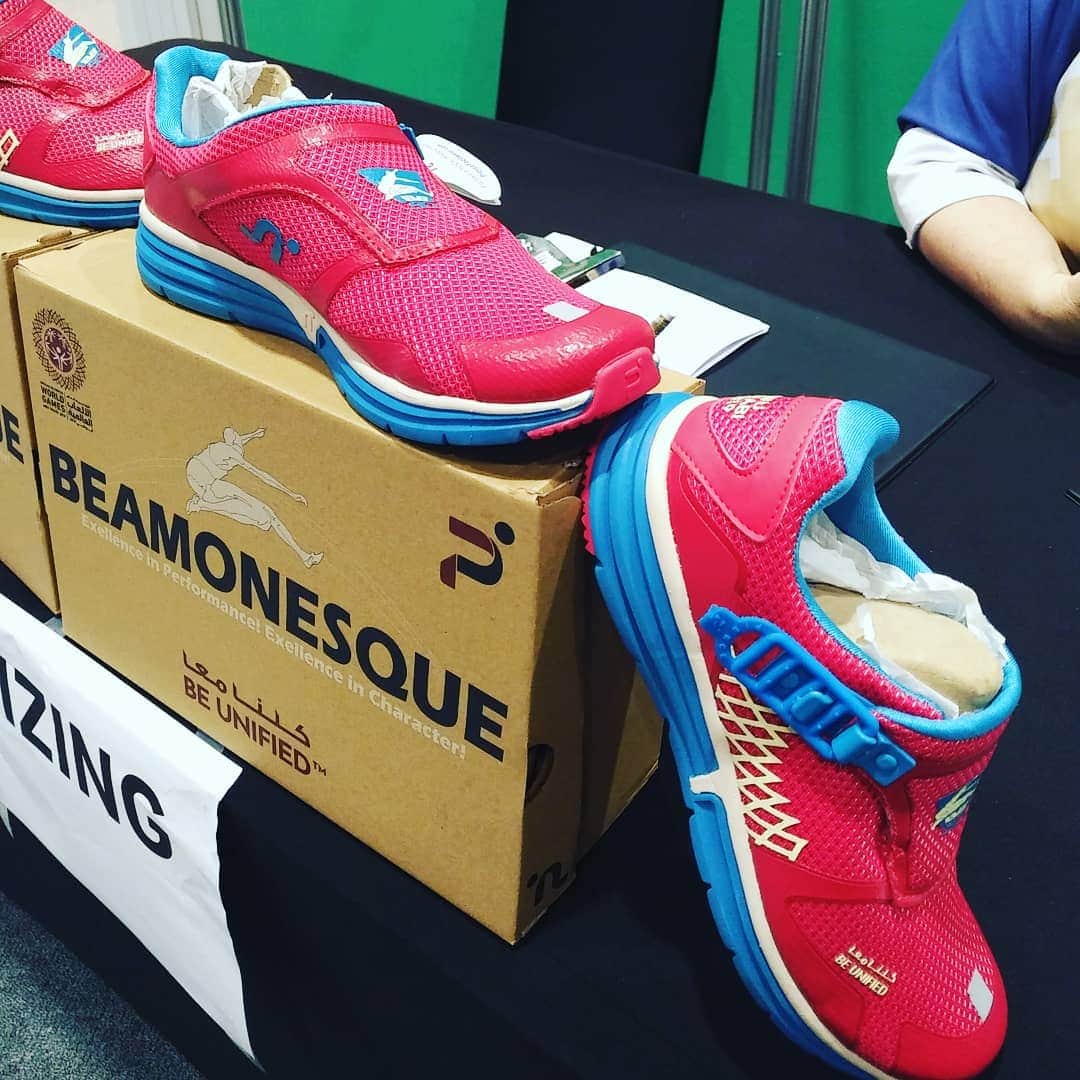 PJクォンさんのインスタグラム写真 - (PJクォンInstagram)「The brainchild of #KesterEdwards who saw players sharing shoes at the 2015 Games - if athletes collect 4 stickers at various #healthyathletes stations - free shoes! @pierce_footwear」3月16日 17時50分 - pjkwong