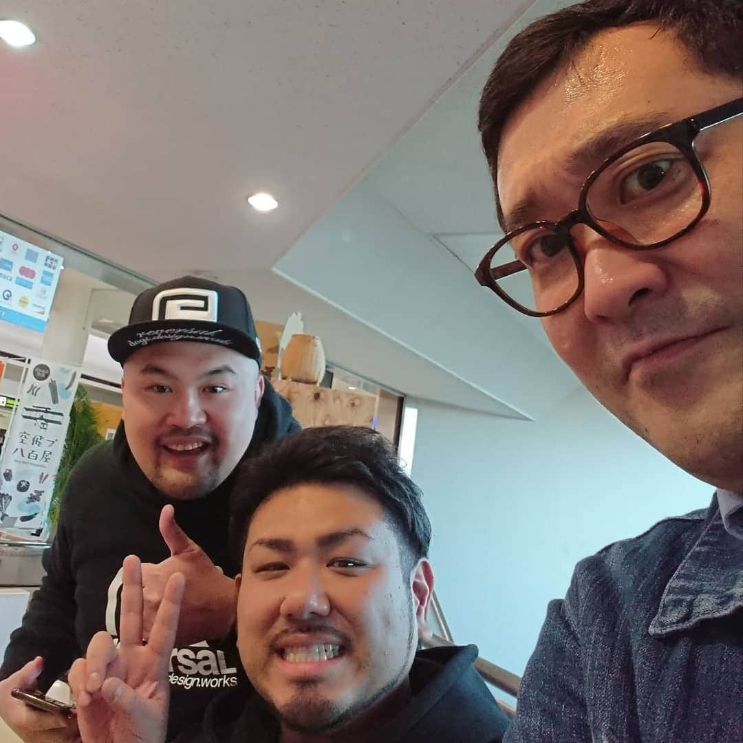 佐藤大さんのインスタグラム写真 - (佐藤大Instagram)「鬼越トマホークの二人と偶然高知空港でバッタリ！芸人は全国にいる。 #鬼越トマホーク #高知空港」3月16日 17時51分 - satodaidaidai