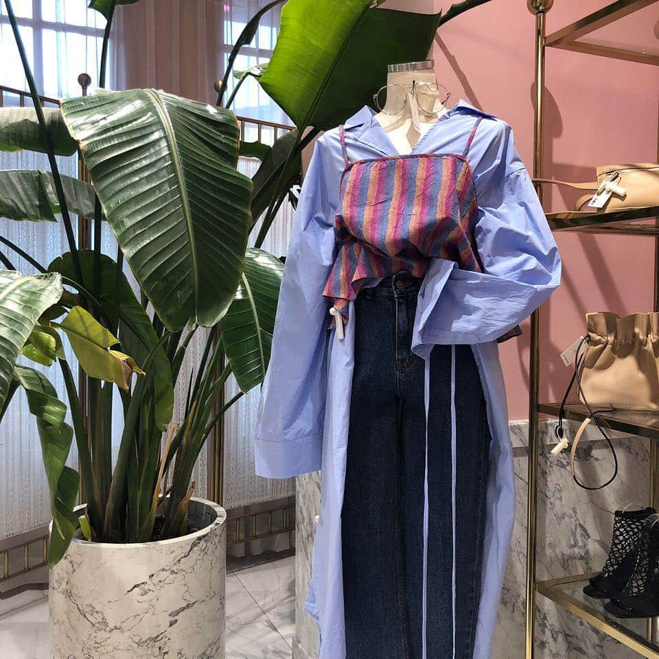 Official STYLENANDAさんのインスタグラム写真 - (Official STYLENANDAInstagram)「STYLENANDA PINK HOTEL﻿ 37-8, Myeongdong 8-gil, Jung-gu, Seoul﻿ Open hours - 11:00 ~ 23:00﻿ #stylenanda #stylenandapinkhotel #coordinate」3月16日 17時58分 - houseof3ce