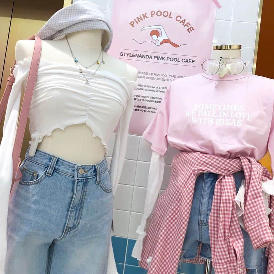 Official STYLENANDAさんのインスタグラム写真 - (Official STYLENANDAInstagram)「STYLENANDA PINK HOTEL﻿ 37-8, Myeongdong 8-gil, Jung-gu, Seoul﻿ Open hours - 11:00 ~ 23:00﻿ #stylenanda #stylenandapinkhotel #coordinate」3月16日 17時58分 - houseof3ce