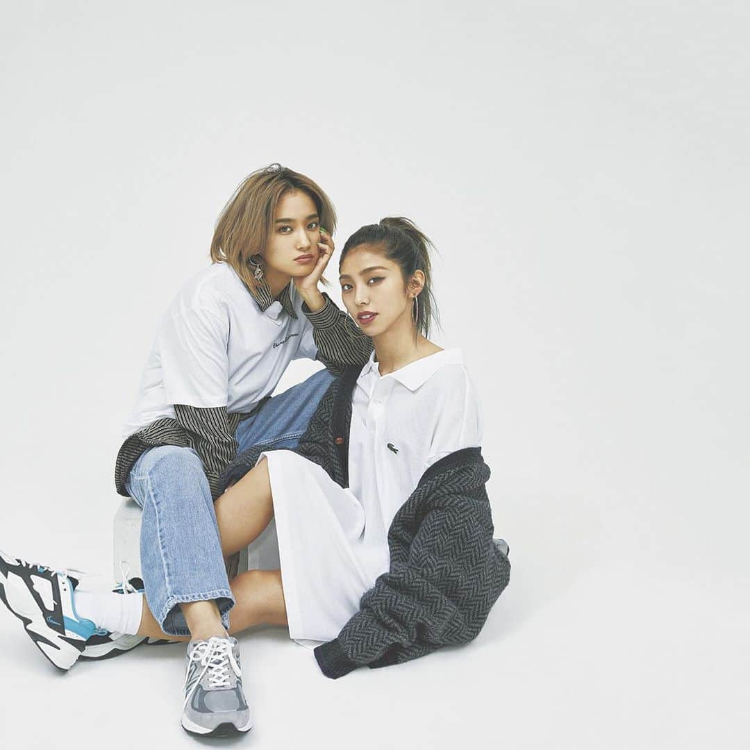 JELLY編集部さんのインスタグラム写真 - (JELLY編集部Instagram)「【JELLY5月号 絶賛発売中‼️】﻿ ロゴ変更、サイズ大判化、ちょこっと大人にリニューアルしたJELLYはもう見てくれたかな！？！﻿ ﻿ 付録も豪華なツヤメイクコスメ🥰🥰﻿ 春はこのパレットでいろんなメイクを楽しんじゃおっ❤️﻿ ﻿ ﻿ ﻿ #jelly #jelly5月号 #E-girls #sayaka #yurino #jellyリニューアル #絶賛発売中」3月16日 18時11分 - jelly_stagram