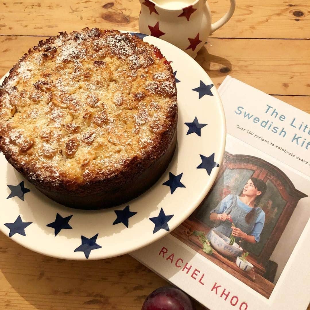 レイチェル・クーさんのインスタグラム写真 - (レイチェル・クーInstagram)「So many delicious looking plum tosca cakes from #TheLittleSwedishKitchen popping up on Instagram 😋 Thanks for sharing your creation @alexaszladowska 👏👏」3月16日 18時20分 - rachelkhooks