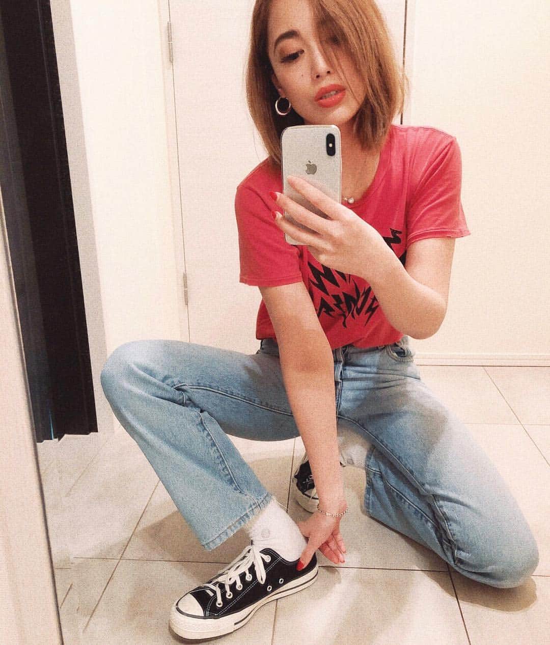 RisaWisteriaのインスタグラム：「お気に入りのちんちくりん丈🧡  #love#fashion#ksubi#denim#vintage#501#levis#levis501#tshirt#converse#mirrorselfie」