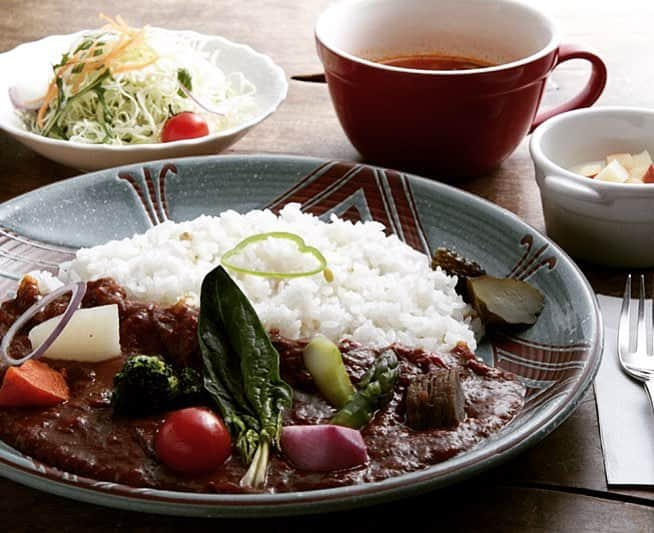 福島県さんのインスタグラム写真 - (福島県Instagram)「味わって！安達太良カレー 二本松市推奨の「B級グルメ」としてスタートした安達太良カレーは、高村光太郎の妻・智恵子が愛した「ほんとの空」が広がる安達太良山の麓の岳温泉を中心とした安達太良高原エリアのレストラン、食堂、ホテル等で味わうことができます。二本松市産の新鮮な野菜、おいしいコメ、お肉等の食材を使い、それぞれのお店が腕によりをかけたバラエティに富んだ安達太良カレーを、ぜひご賞味ください。」3月16日 18時22分 - realize_fukushima