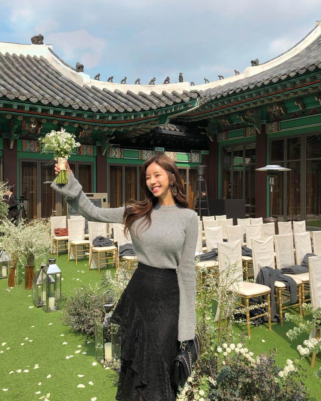 Son Ju Heeさんのインスタグラム写真 - (Son Ju HeeInstagram)「- 최고로 사랑하는 우리언니 결혼식에서 부케 받앗오용🕊 - #많이많이축하해언니야 #사랑해 #♥️」3月16日 18時37分 - juhee__ss
