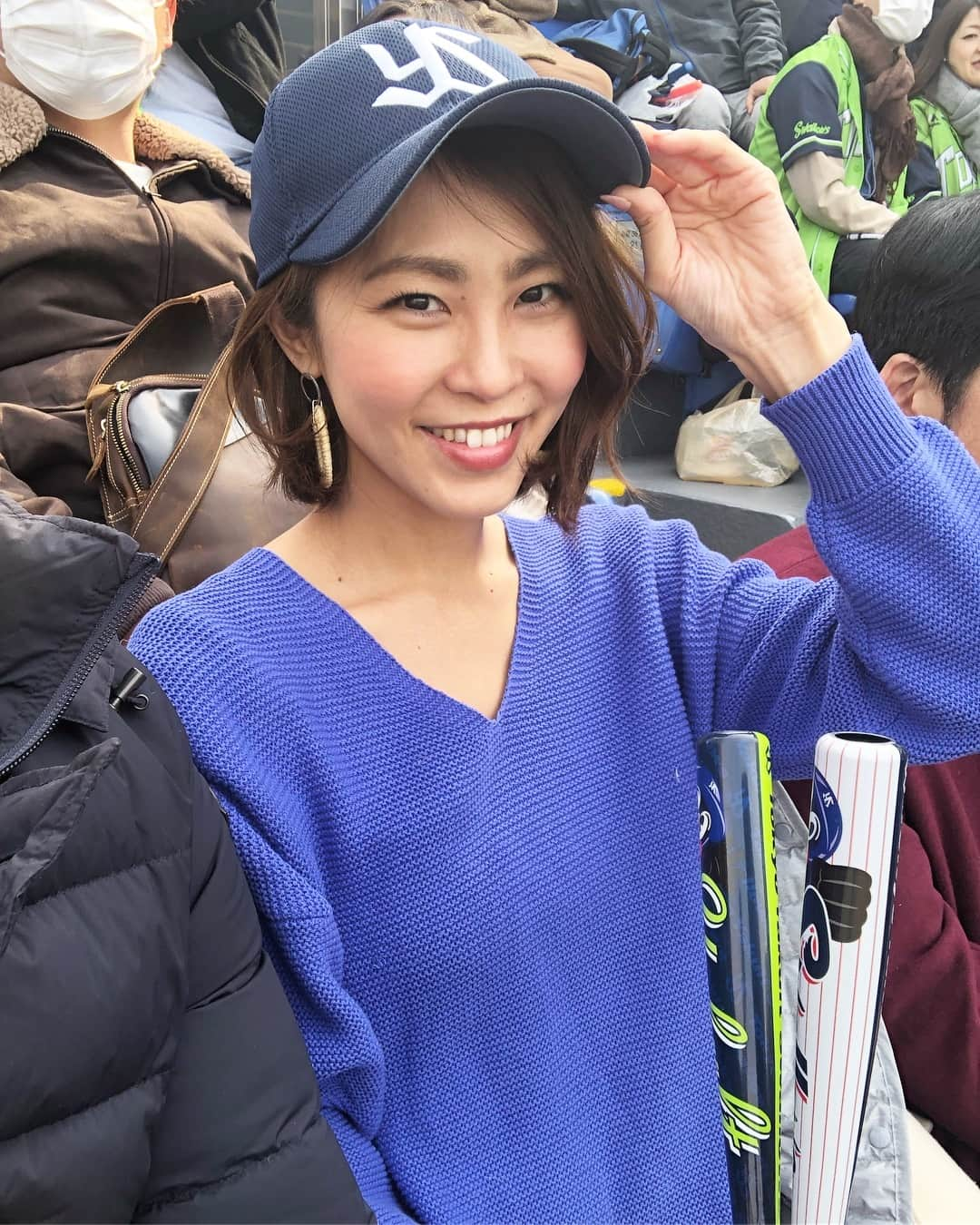 坂元美香さんのインスタグラム写真 - (坂元美香Instagram)「ついに今年もやって参りましたこのシーズン🤩神宮オープン戦！vs 巨人 . 今年はシーズンシート買ったからたくさん観れる😆 . #神宮球場 #ヤクルトスワローズ #プロ野球 #私のビアガーデン #ciaopanictypy #眉濃い女子 #坂元野球観戦記録」3月16日 18時30分 - mika_saka