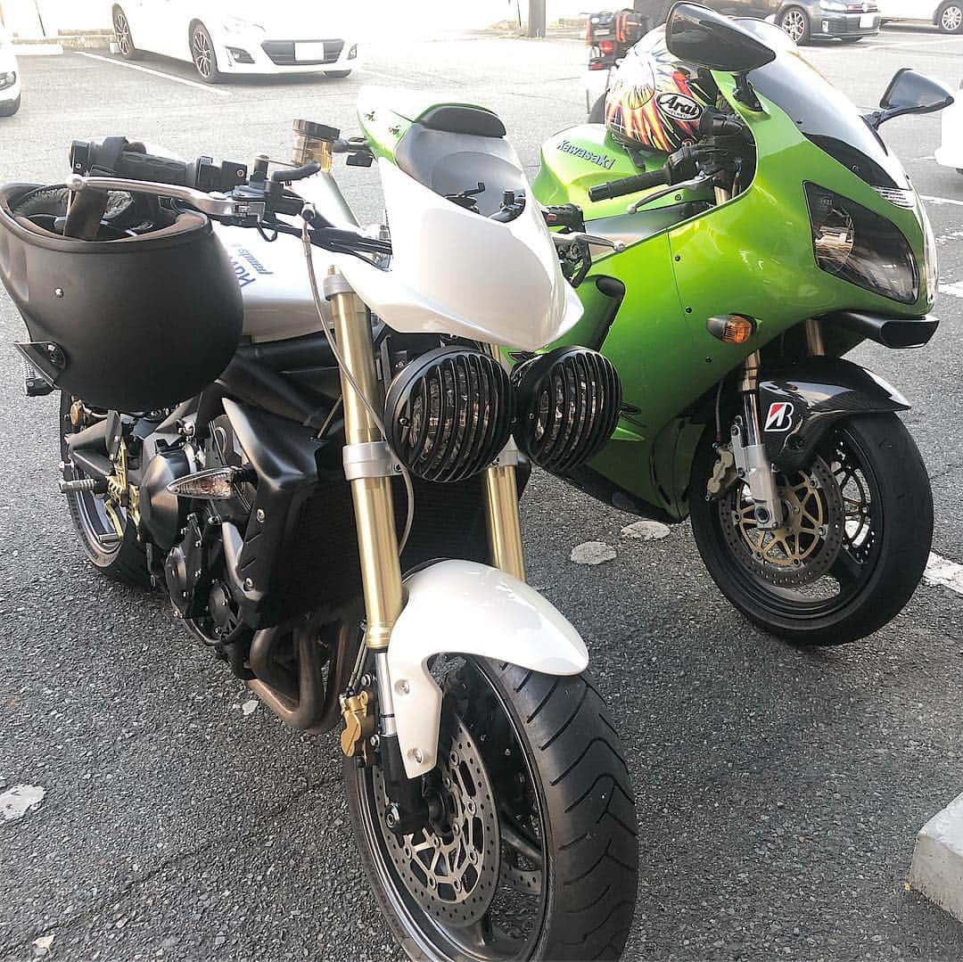 のインスタグラム：「さっき近所のライコランドに行ったらG-SPEEDクルーのKくんがいました‼︎ #kawasaki #zx12r #triumphmotorcycle #streettriple #675 #speedtriple #love #instagood #トライアンフ #ストリートトリプル #ストトリ #カワサキ #gspeedboys」