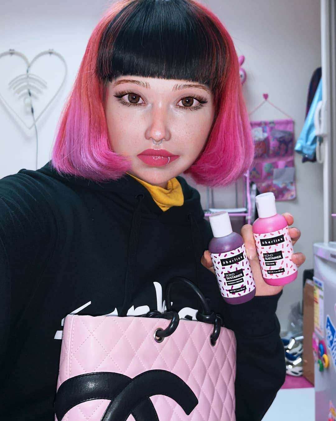 Ruby Gloomさんのインスタグラム写真 - (Ruby GloomInstagram)「Ma nu hair color is a freestyle painting session with the vegan anti-animal testing Bond Sunstainer hair color from @uberliss 💞 ( Pink Rose + Fuchsia Hibiscus + Magenta Orchid) 💜💖 It's color treatment that makes your hair smooth! ✅  #bondsustainercolor #uberliss」3月16日 18時35分 - ruby9100m