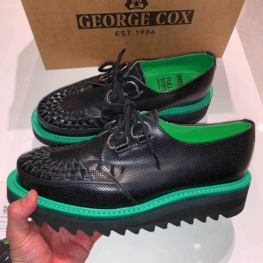 DJ DARUMAのインスタグラム：「FULL-BKでGEORGE COXとコラボ Vibram soleのshark仕様で超軽量 これ激アツだと思う🦈 来期リリース✌🏻」