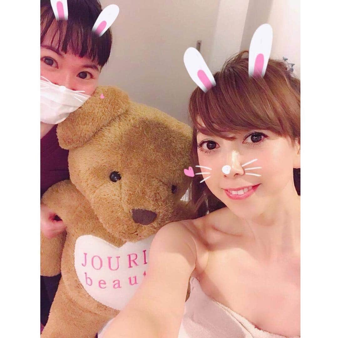 大原かおりさんのインスタグラム写真 - (大原かおりInstagram)「👱‍♀️💕 有吉反省会の収録の前に♡♡♡ 顔の歪みを取ってもらいに麻布十番の 『ジュリーボーテ』に行ってきたよっ👯‍♀️🎶 ☺︎ こり固まった筋肉や脂肪を取って顔の厚みをなくしてくれるので小顔にしてくれます😘💖 左右の歪みも治してもらっスッキリ〜❣️ お肌に幹細胞培養液を塗り込んでもらう『ワンダースキン』も受けて肌再生完了っ🤗✨ お肌が上がってくれました❤️ ☺︎ 強めにゴリゴリとコルギしてくれる担当の鈴木さん♡ ゴッドハンドでオススメです😍👍👍 ☺︎ 🌟ジュリーボーテ本店🌟 🏠 港区麻布十番2-14-4-5Ｆ ☎️ 03-6809-4339 🖥 http://www.jourie-beaute.com * #港区 #麻布十番 #JourieBeaute #ジュリーボーテ #コルギ #韓国骨気 #骨気 #콜기 #미용 #人気サロン #エステ #低周波 #ワンダースキン #肌再生 #肌再生スキンケア #美容 #アラフォー #女子力アップ #女子力アップ計画 #美容day  #ゴッドハンド #鈴木さん #ありがとう #🐻❤️ #👯‍♀️💕」3月16日 18時45分 - oharagaori_otty