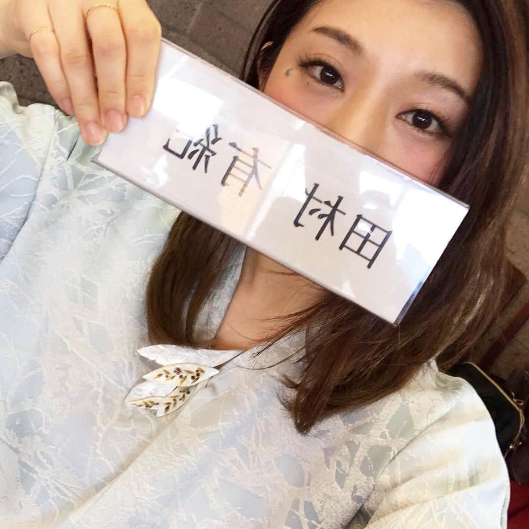 田村有紀さんのインスタグラム写真 - (田村有紀Instagram)「🤷‍♀️🤷‍♂️【人権そして女性の活躍】 本日は市のイベント、女性の活躍や社会進出などをメインテーマとした交流会のゲストとして登壇させていただきました😌 - ｢女性の活躍」とは言いますが、 ｢男性の活躍」とはいいませんね。 ということを知人が言っていました。 - さて。活躍とは？なにか。🤔 私のように表立って人様の前に立たせて頂くと、｢活躍してる感」は醸し出しやすいですが、それだけが活躍ではありません。 - ｢女性の活躍→女性はもっと活躍しなければならない」というのも違います。 - 活躍とは、結局は生き生きと生きていることや、選択の自由があることだと思っています。 - ｢専業主婦なので…」とおっしゃる方がいました。専業主婦って立派な活躍！大仕事！子育てだってそうです。 - 私のように割と自由にスケジュールを決められるのと違い、子育ての場合は他人（というかこども）のスケジュールで動かないと行けなかったりもするので、それはそれは大変なこと。ゆっくりお手洗いにも行けないですからね。24時間365日フル出勤のようなものです。しかも命に関わる。 - なにより、職人というわたしの仕事と同じで｢孤独」を感じやすい。 - - 孤独というのは人間1番良くないと思っています。 - もちろん、何かに必ず属して仲間が沢山いなくてはならない！というのも違うと思っています。私はどちらかと言うと集団行動は苦手です。 - でも人様とお話したりコミュニケーションを撮ることは大好きです。 - 要はバランスで、縛られて窮屈が1番良くない。選べないのも良くない。知識がないのも良くない。 - 男が偉い！女が偉い！とかくだらない議論はどうでもよくて、 どちらも人として尊重し合うのはもちろん、色々知って選択をしていったり、変な言い方ですが都合良く参加出来るコミュニティがあったり、便利なものは利用出来るような知識や手段があったらいいな、共有出来たらいいな。と思うわけです。 - - …ということを話せたらいいなと思って参加させて頂きました。 😌💕 - 少しでもなにかのきっかけに慣れれば幸いです。 - なによりいろんな方の話や状況をお聞きできて素晴らしい機会でした。 - ありがとうございました✨✨ - - - #職人 #田村有紀 #太田ゆうき #田村七宝工芸 #田村七宝 #伝統工芸 #伝統工芸品 #尾張七宝 #ビューティージャパン  #ビューティージャパン東京 #beautyjapan #beautyjapantokyo #bj  @bjpn_official  @bj_tokyo_official1 #女性 #社会進出  #講演会 #イベント  #女性の自立  #selfie #selfie📷 #selfiegram #selfieaddict #selfiee #selfieday #自撮り写真 #自撮り #セルフィー #自撮り部」3月16日 19時04分 - tamurayuuki_