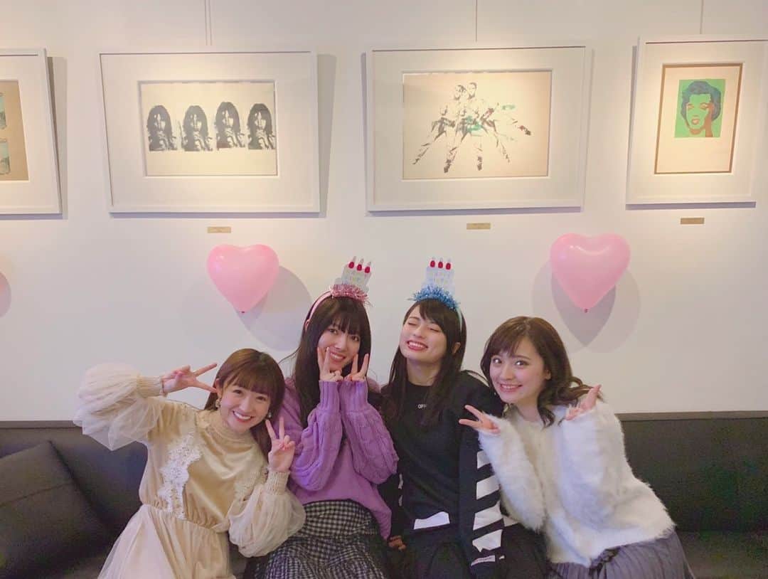 日下部美愛さんのインスタグラム写真 - (日下部美愛Instagram)「. この前、誕生日パーティーしてもらったんだ！ 去年共演したちんはるとゆうきちゃんに、 2月誕生日だった真野ちゃんと合同でお祝いしてもらったの〜 ちんはるはテーブルアートしてくれたの😭 こういうの初めてだったからめちゃめちゃ嬉しかったし、いつの間にか会計終わっててイケメンだったー。 後からゆうきちゃんも合流してケーキとプレゼントもらって たくさんお祝いしてもらえて幸せでした。 自分は友達少ないと思ってたんだけど、今年はいろんな方々にお祝いしてもらえて幸せ！！ 共演してこんなに仲良くなると思わなかったなあ みんな年バラバラだし性格も全く違うけどめちゃめちゃ仲良しだし 相談したら考えてくれて、頼れる仲間です。いつもありがとう。 #birthday #photo #japan #model #me #code #fashion #makeup #followme #instagood #camera #instadaily #dailylook」3月16日 19時13分 - miakusakabe_official