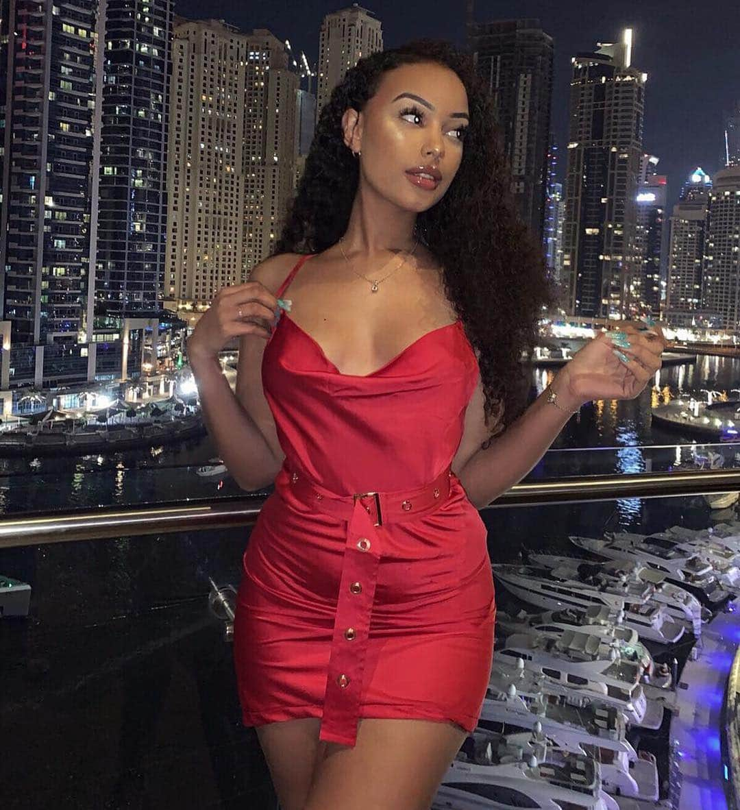 Beginning Boutiqueさんのインスタグラム写真 - (Beginning BoutiqueInstagram)「Date night 🌹 How gorge does @shanbrii look in the Bakery Lane Mini Dress Red?!」3月16日 19時04分 - beginningboutique