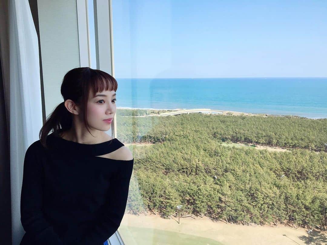 咲妃みゆのインスタグラム：「無事に、また一つ歳を重ねることが出来ました🎂 . 今日までに頂いた巡り逢いの一つ一つに感謝しています😌 . 「一度きりの私の人生✨」などといいますが、私一人きりでなんて到底歩むことの出来ない、助けて頂いてばかりの私の人生。改めて、本当に有り難いことですね🍀 . そう静かに思う今日この頃です。 これからも地道に一歩ずつ…🌸 . 皆様、いつもありがとうございます。。。 . #20190316 #感謝を込めて …💕」