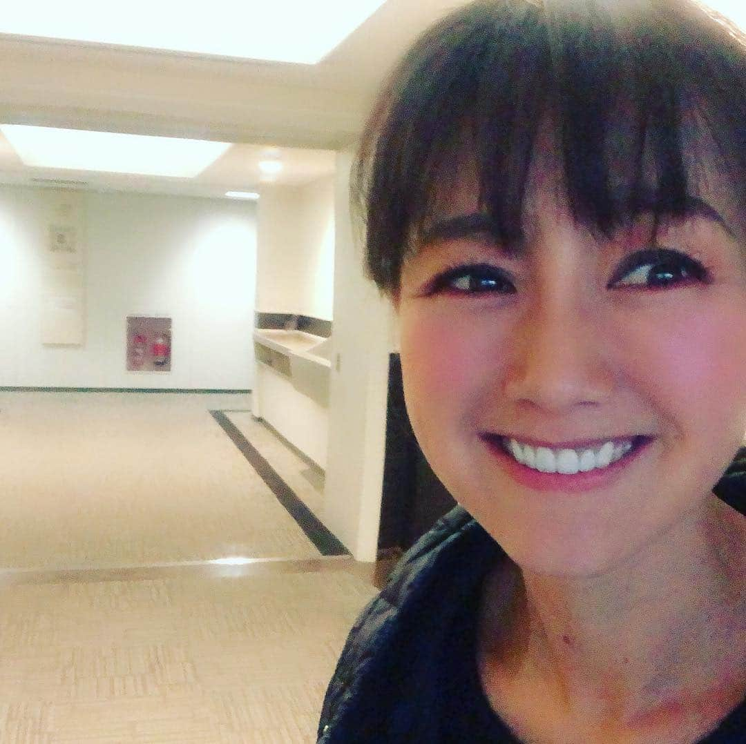 福島和可菜さんのインスタグラム写真 - (福島和可菜Instagram)「ぅわーいヽ(^0^)ノ  #前髪 #やっぱ不揃いだよね #でもまだ長いから #切り直し可能 #昨日も今日も切ったけど #また今日も切ろう #週1カット #そろそろパーマもかけたい #ランドマークタワー #FMヨコハマ #ジョグステーション #生放送 #東京マラソン #バルセロナマラソン #ご報告 #明日走られる皆様 #頑張って下さいな #nicerun #私は明日はさすがに大会ではありませぬ #フルイケるけど #笑 #釣り行きたい」3月16日 19時08分 - fukushimawakana