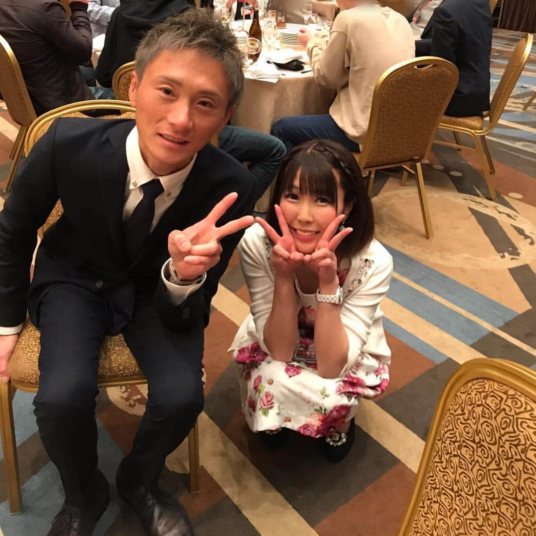 井上あみなさんのインスタグラム写真 - (井上あみなInstagram)「皆さんと撮って頂いたので徐々に載せていきます🥰 * * #峰竜太 選手！イケメンで顔が小さくて素敵すぎました😭 * * #ボートレースクラシック  #前夜祭 #峰竜太選手  #ボートレース #競艇 #boatrace」3月16日 19時10分 - amina_inoue0702