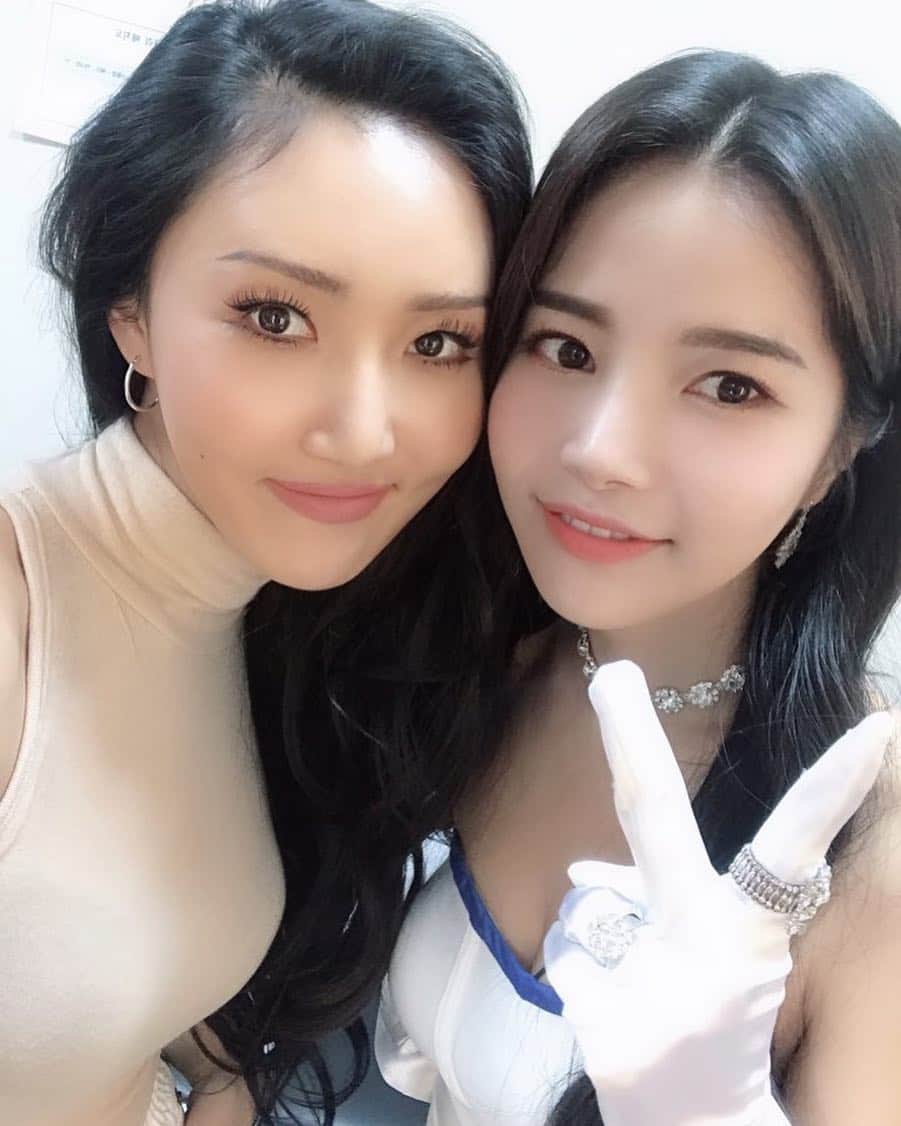 Mamamooさんのインスタグラム写真 - (MamamooInstagram)「[#솔라] [#화사] 용또니와 혜지니의 받쓰 실력이 궁금하다면⁉️ 무무들 모두 오늘 오후 7시 30분!  놀라운 토요일 본방사수하기😊  #SOLAR #HWASA  #놀라운토요일 #받쓰의_제왕✏」3月16日 19時11分 - mamamoo_official
