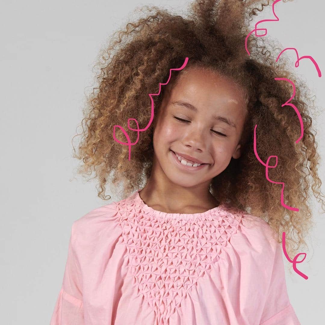 のインスタグラム：「Get a little funky sometimes⚡️⠀ ⠀ #oilily #oililyworld #newcollection #ss19 #kidscollection #colourful」