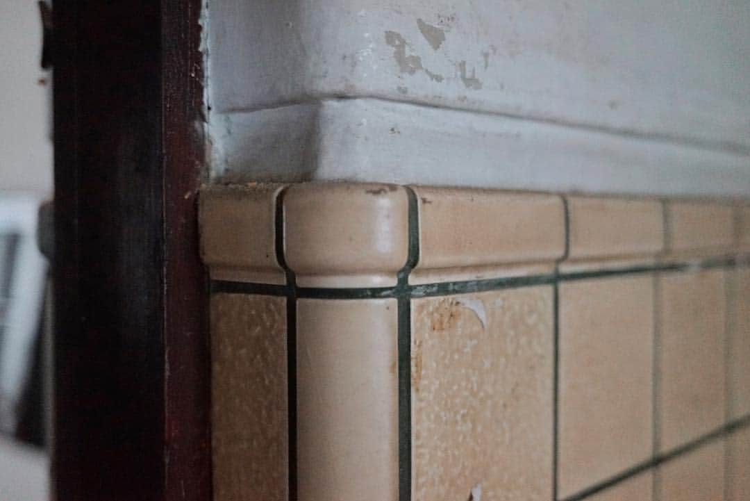 言身寸 in Tainan, Taiwanさんのインスタグラム写真 - (言身寸 in Tainan, TaiwanInstagram)「工地參訪  文化、歷史、故事該用什麼方式保存、傳承  #民宅修復 前棟水泥造90年、木造105年 - #看不見的城市 / #籠流連 - 2019.3.16 #taiwan #taichung #台灣 #台湾 #台中 #写真 #vsco #vscocam #vscotaiwan #vscoTW #vscotaichung #ig_streetphotography #iseetaiwan #taiwan_streetphotography #Streets_Vision #sonya7ii #Loxia35」3月16日 19時20分 - kukud83