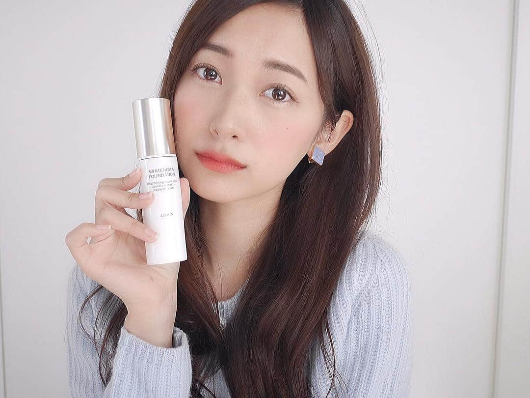 粟津麻依さんのインスタグラム写真 - (粟津麻依Instagram)「YouTubeは見てくれましたか？？ アルビオンから新しく発売された『ホワイトニスタ ファンデーション』のレビューをアップしました〜！ . 下地いらずで、毛穴レスな仕上がり。 SPF30・PA++で、美肌メイクと美白ケアが同時に叶うファンデーションです。 ぜひ見てね〜〜 . https://i-voce.jp/feed/12628/ #アルビオン #アルビオンホワイトニスタファンデーション #効果爆上げファンデ #アルビオンの本気 #PR」3月16日 19時36分 - awatsumai