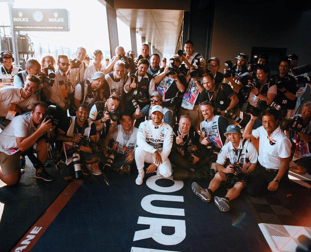 MERCEDES AMG PETRONASさんのインスタグラム写真 - (MERCEDES AMG PETRONASInstagram)「📸📸📸 Turning the camera on the guys with the cameras! @lewishamilton • • • #MercedesAMGF1 #Mercedes #LH44 #PETRONASmotorsports #AusGP」3月16日 19時44分 - mercedesamgf1