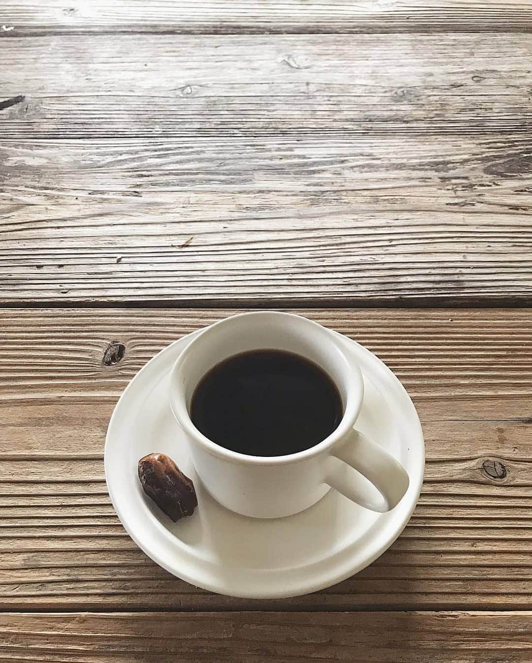 HereNowさんのインスタグラム写真 - (HereNowInstagram)「Start a fresh morning with a cup of coffee from @yamadacoffeeokinawa. コーヒー講座も開催する、スペシャルティコーヒー専門の珈琲豆店 Picture by @livinggaccina. Recommended by @kawaguchimiho.  Tag us and #herenowcity for a chance to get featured! . . . #herenowcity #wonderfulplaces #beautifuldestinations #yamadacoffee #vscocoffee #hobikopi #anakkopi #manmakecoffee #eatinerary #cupsinframe #thingsaboutcoffee #hypefeast #hypeaf #peoplebrewcoffee #Okinawa #instajapan #japantour #explorejapan #沖縄 #沖縄観光 #沖縄旅行 #오키나와 #오키나와여행 #일본여행 #日本旅遊」3月16日 19時48分 - herenowcity