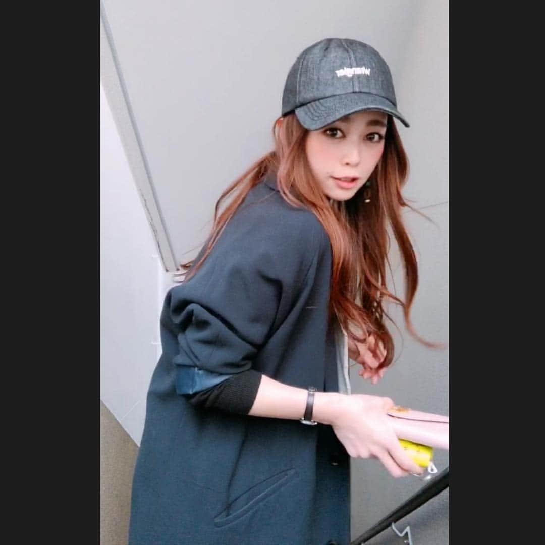 のインスタグラム：「ただ今。 online限定セール中でね🚩  私の愛用CAPも 更にとてもお安くなっていたわけだよ。  〆19日までだyo。 . ☑︎🧢/ @rosebud_official_ . . . #rosebud . #cap #sale商品たくさん#onlineshopping #online #fashion #私服 #outfit #アラフォー #model #さきえ #casual #style #natural#photography #photooftheday #code #sporty」