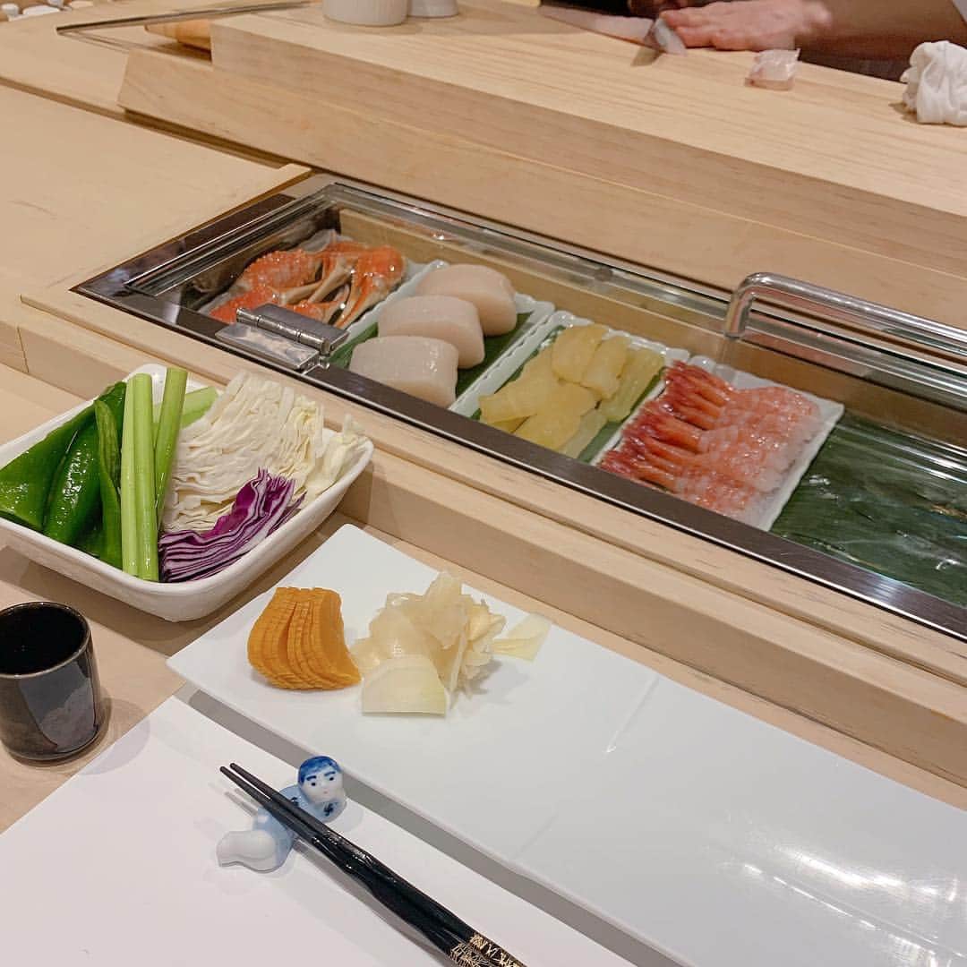 キム・ジュニさんのインスタグラム写真 - (キム・ジュニInstagram)「애정하는 스시코우지 만석이라 오늘은 스시효 🍣 코우지상 보구싶습니당?😆 @kojinakamurasan」3月16日 19時52分 - evajunie