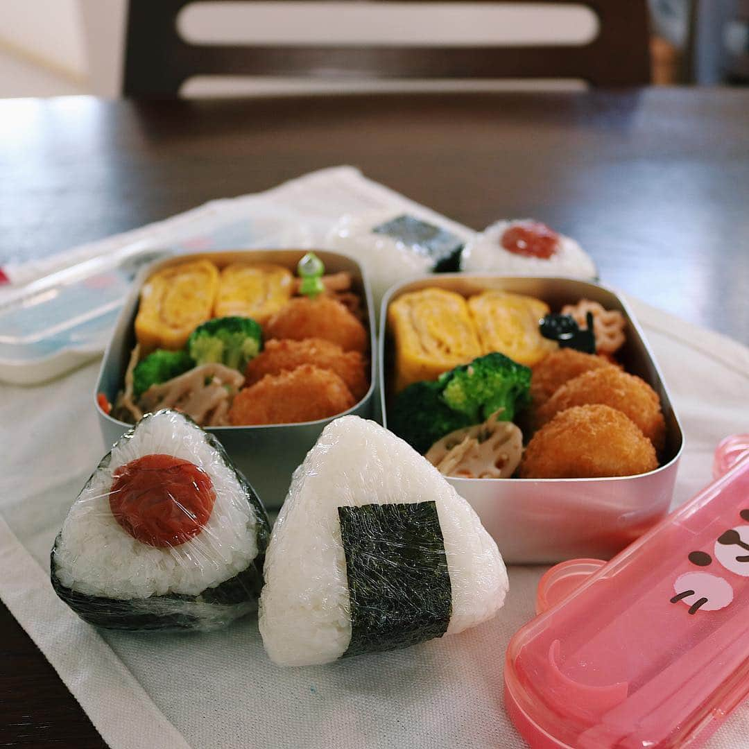 ゆかり/yukariさんのインスタグラム写真 - (ゆかり/yukariInstagram)「ふつうの弁当。 ほんとふっつーの、ただの弁当。 保育園最後のお別れ遠足だったので、弁当。 （弁当が必要なことを前日朝に息子から聞いて知る） * * * #おうちごはん #うちごはん #昼ごはん #弁当 #お弁当 #料理 #手料理 #食卓 #自炊 #家庭料理 #料理好きな人と繋がりたい #暮らし #テーブルコーディネート #おうちごはんLover #food #japanesefood #foodpic #タベリー #和食 #ていねいな暮らし #lunchbox」3月16日 19時54分 - yucali.m