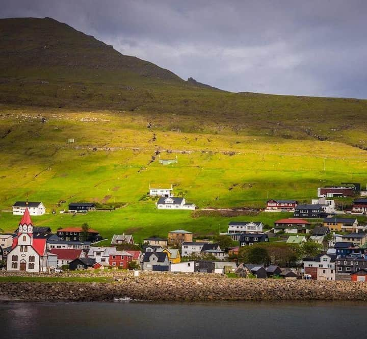 Lonely Planetさんのインスタグラム写真 - (Lonely PlanetInstagram)「'The“Faroe Islands, called the 'Sheep Islands' in Faroese (dating back to Vikings) is an archipelago of 18 mountainous islands, which conjure up images of flying into Jurassic World. Believed to have been settled since 300 AD, the islands are sprinkled with coastal villages and cute, monopoly-looking houses.' – @LolaAkinmade #lpinstatakeover」3月16日 20時00分 - lonelyplanet