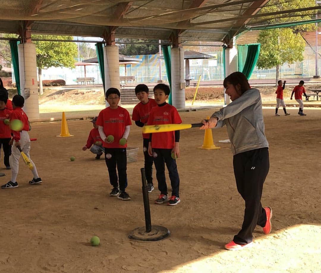 藤井瑞希さんのインスタグラム写真 - (藤井瑞希Instagram)「・ ・ SOMPO BALL GAME FESTA in 北広島に参加して来ました😊🏐⚾️🏀🏉 ・ ・ 午前は低学年のお子さんと親御さんとボールを使い楽しく体を動かしました！ ・ ・ 午後はバレーボール・ソフトボール・ラグビー・バスケットの体験を三年生以上の子供達と一緒に参加させていただきました🥰 ・ ・ 私の中でタグラグビーとかラグビーが楽しくて、見に行きたいと素直に思いました💞 ・ ・ 参加してくれた皆さんありがとうございました❤️ ・ ・ #バレーボール #ソフトボール #ラグビー #バスケットボール #ボールフェスタ」3月16日 20時13分 - bdmntnfujiimizuki