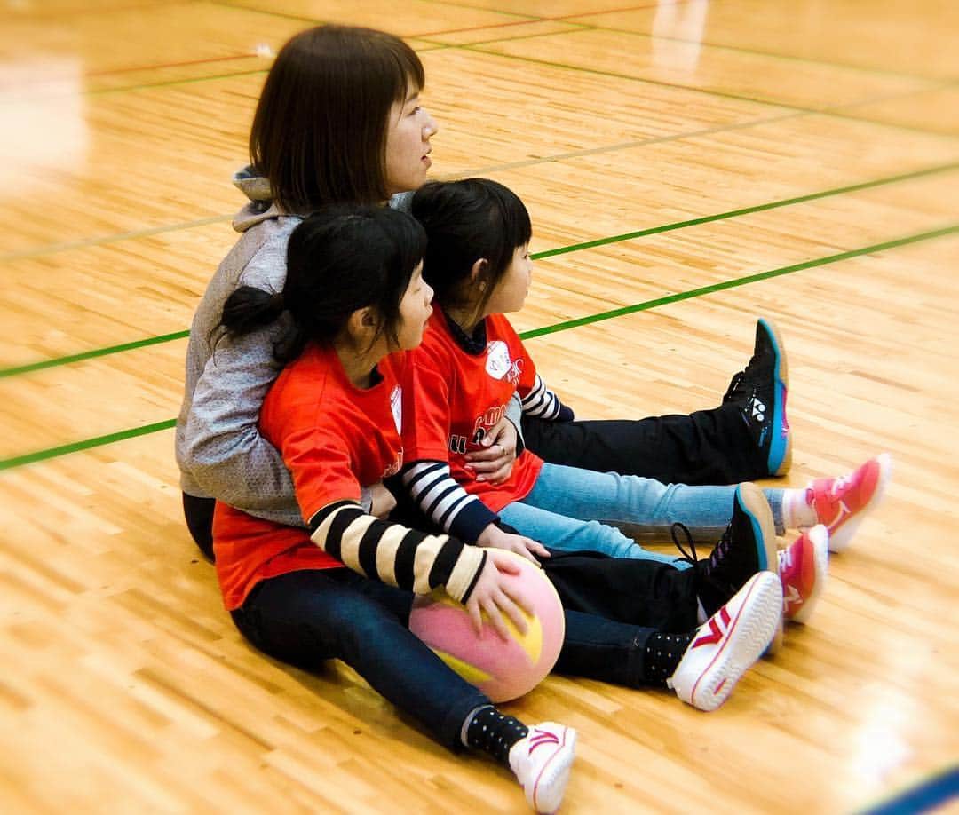 藤井瑞希さんのインスタグラム写真 - (藤井瑞希Instagram)「・ ・ SOMPO BALL GAME FESTA in 北広島に参加して来ました😊🏐⚾️🏀🏉 ・ ・ 午前は低学年のお子さんと親御さんとボールを使い楽しく体を動かしました！ ・ ・ 午後はバレーボール・ソフトボール・ラグビー・バスケットの体験を三年生以上の子供達と一緒に参加させていただきました🥰 ・ ・ 私の中でタグラグビーとかラグビーが楽しくて、見に行きたいと素直に思いました💞 ・ ・ 参加してくれた皆さんありがとうございました❤️ ・ ・ #バレーボール #ソフトボール #ラグビー #バスケットボール #ボールフェスタ」3月16日 20時13分 - bdmntnfujiimizuki