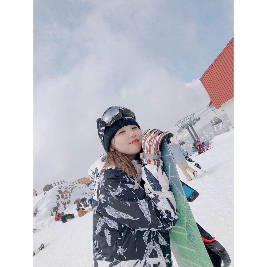 江野沢愛美さんのインスタグラム写真 - (江野沢愛美Instagram)「何年ぶりかのゲレンデと、人生初めてのスノーボード。 難しすぎたけど、滑るの楽しかった！またいきたい☺️ #スノーボード #ウィンタースポーツ #winter #snowboard」3月16日 20時11分 - enosawa_manami