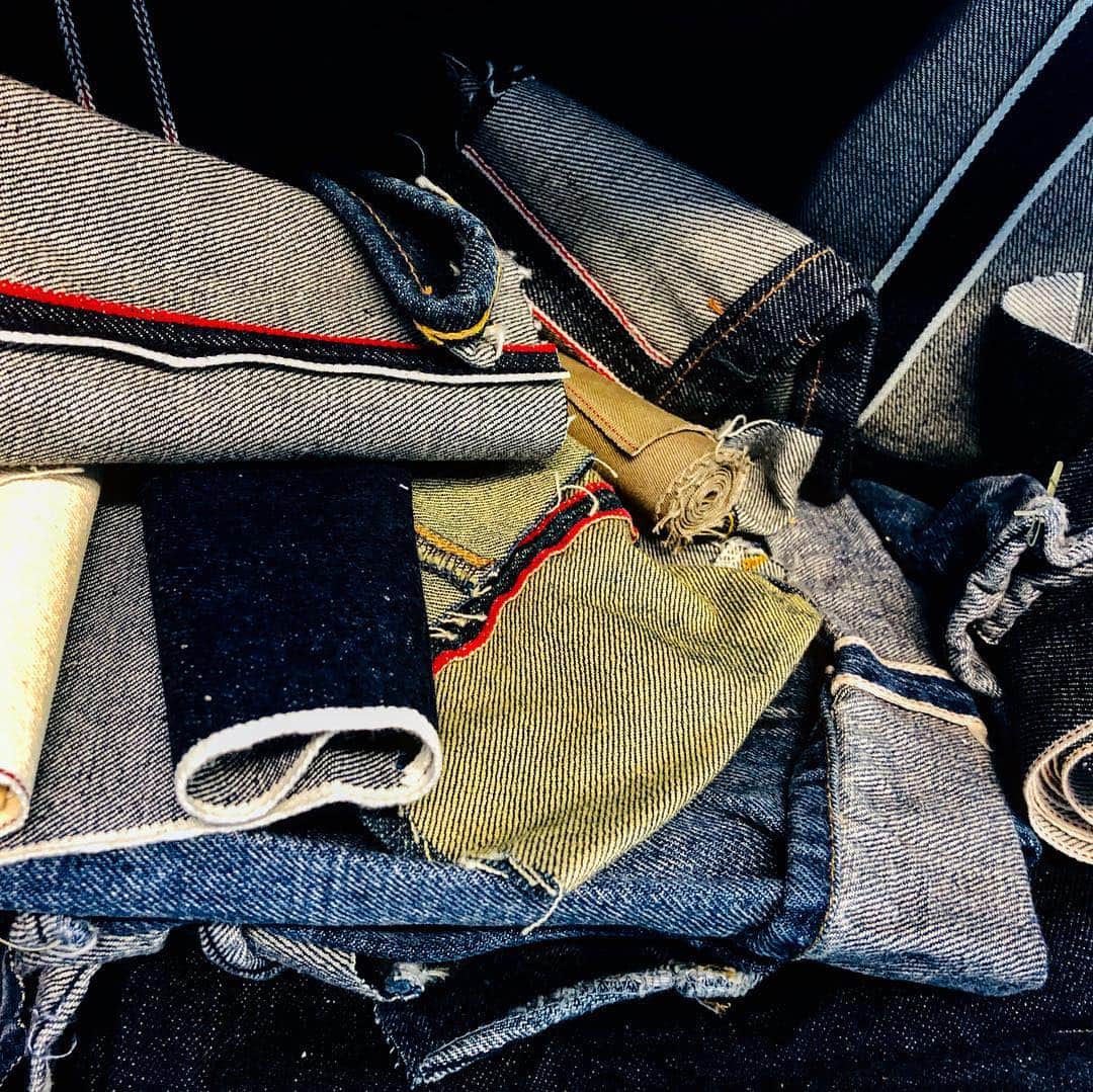 のインスタグラム：「“Selvedge Sunday”, research materials #selvedge #selvedgedenim #selvedgesunday #jeans #denim #denham #denhamthejeanmaker #jasondenham #thetruthisinthedetails ✂️」