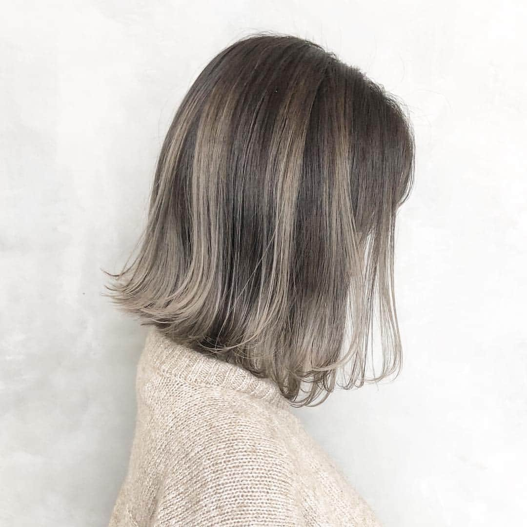 きぬがわひかるさんのインスタグラム写真 - (きぬがわひかるInstagram)「kinu highlight × gradation 💫 .  highlightと gradationで 作るデザインは  結んでも巻いても可愛くなります👏⭐︎ .  @schwarzkopfjapan .  @wellapro_japan .」3月16日 20時30分 - hikaru.kinugawa